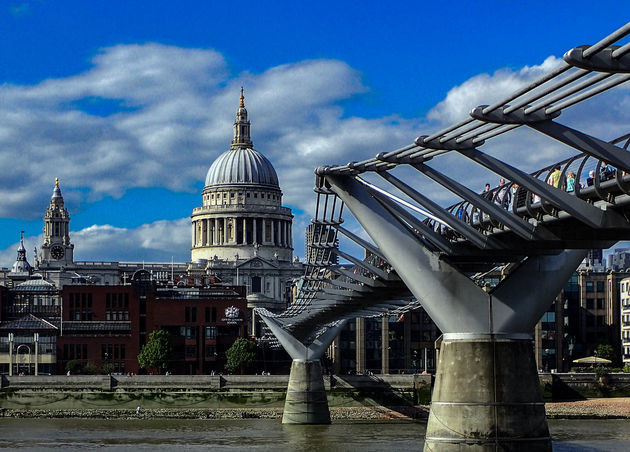 Millenium Bridge by Norman Foster with St Pauls