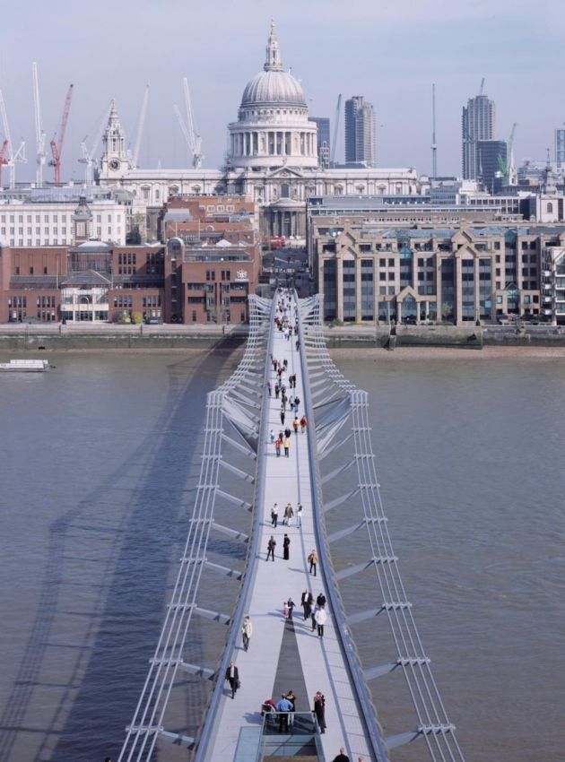 Millenium Bridge by Foster Partners. Photo by Nigel Young 